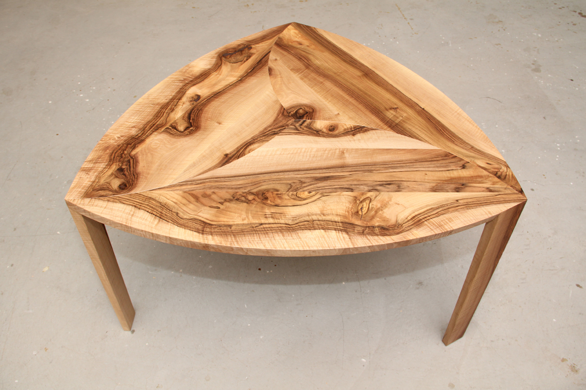 tisch-trinity-nussbaum-oben