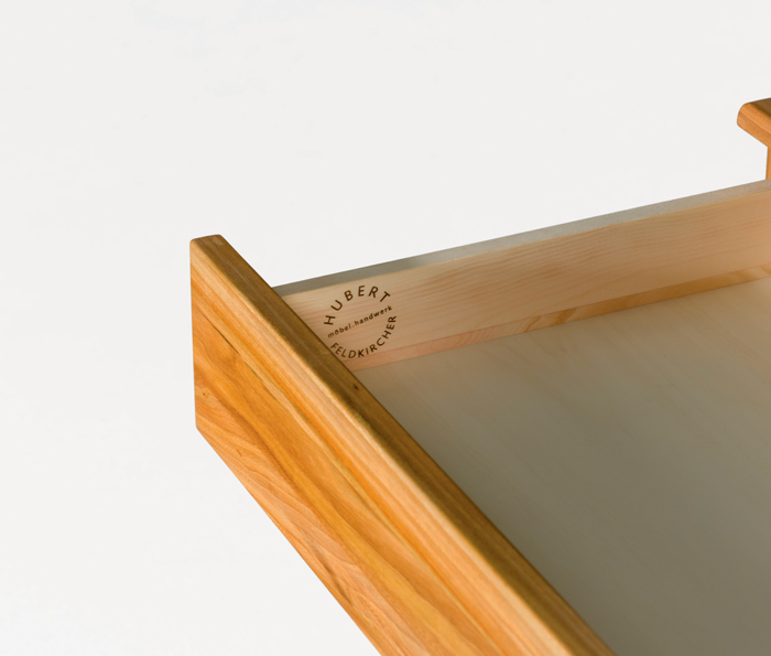 HUBERT-FELDKIRCHER_Sideboard_Matheo_Detail-Schubladen-Brennstempel HUBERT-FELDKIRCHER_Sideboard_Matheo_Detail-Schubladen-Brennstempe