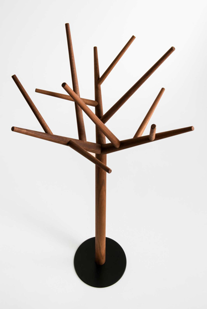 KLYBECK_Kleiderständer_y_Nussbaum_von-oben KLYBECK_Kleiderständer_y_Nussbaum_von-oben