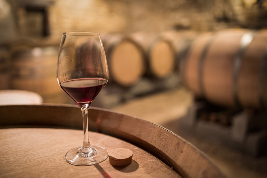 Guter Wein wird wegen der Gerbsäure in einem Eichen-Barrique gelagert