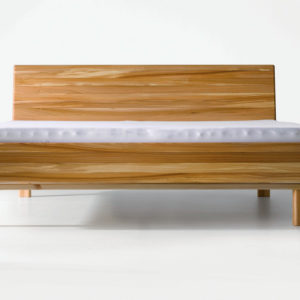 HUBERT-FELDKIRCHER_Massivholzbett-Ergonomia_Ulme_frontal