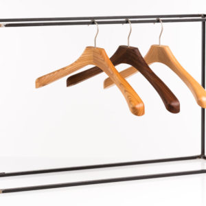 SOLID-WOOD_Kleiderbügel_Gruppe