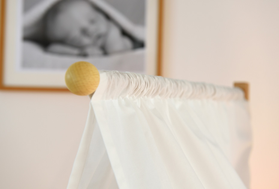 BeneVita-Babybett_Detail-Baldachin-vorne BeneVita-Babybett_Detail-Baldachin-vorne