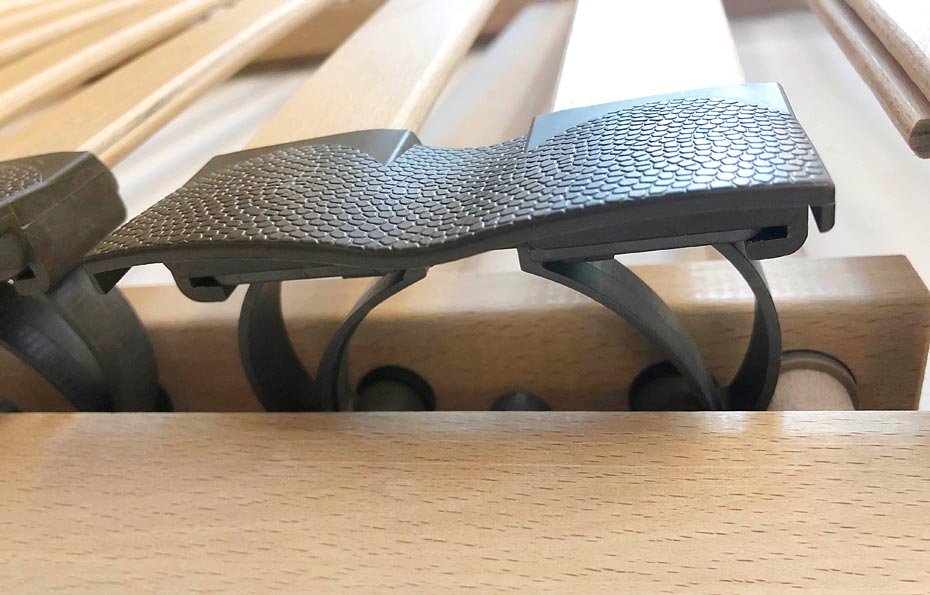 LONSBERG_Lattenrost-Bioflex_metallfrei-und-verstellbar_Detail-Elastikteil_2 LONSBERG_Lattenrost-Bioflex_metallfrei-und-verstellbar_Detail-Elastikte