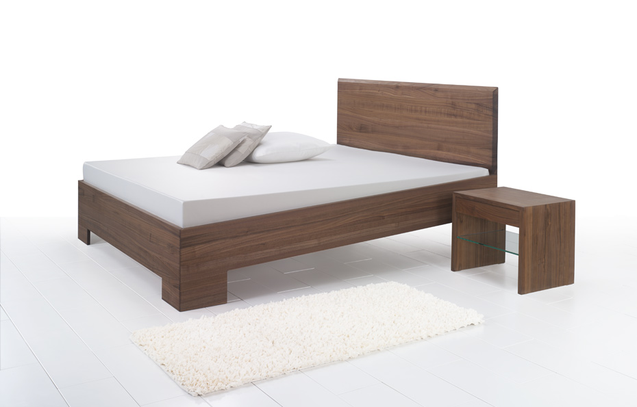 LUXLET_Massivholzbett_Laura-Premium-Gravity variabel-0° schräg-mit-Nachttisch LUXLET_Massivholzbett_Laura-Premium-Gravity variabel-0° schräg-mit-Nachttisch