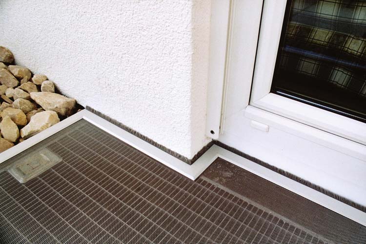 NEHER-Insektenschutz_LiSA_Sonderform-Eckausschnitt