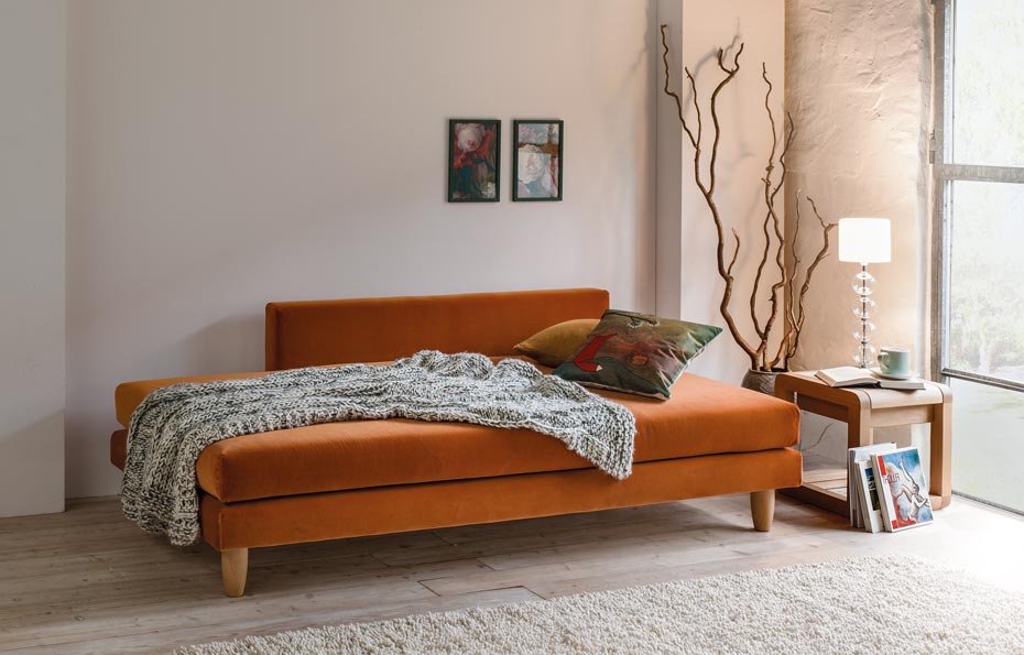 DORMIENTE-Schlafsofa_Lounge-S_Ausführung-B_Ambiente-schlafen
