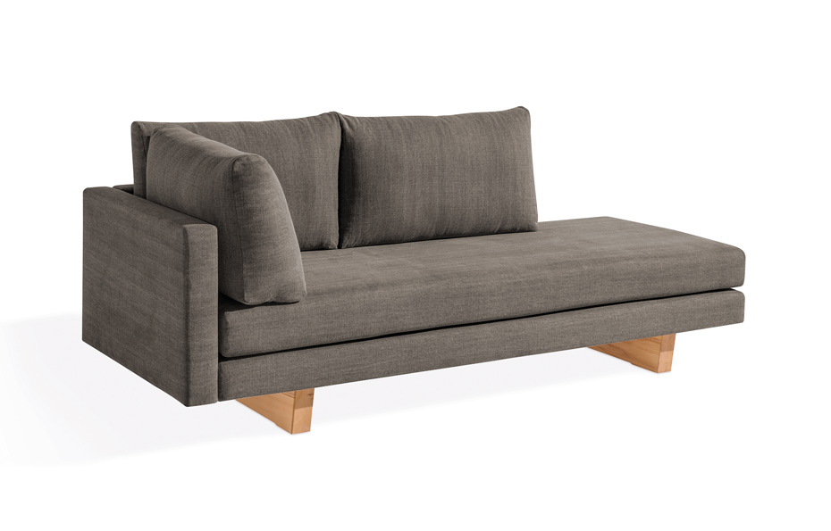 DORMIENTE-Schlafsofa_Lounge-S_Ausführung-D_durchgehende Massivholzfüsse