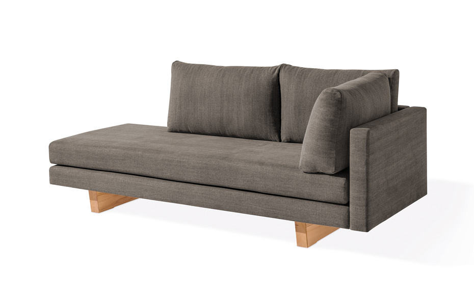 DORMIENTE-Schlafsofa_Lounge-S_Ausführung-E_durchgehende-Massivholzfüsse