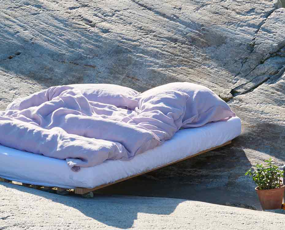 Lavie-Bettwaesche_Linus_Lavendel_Bett2