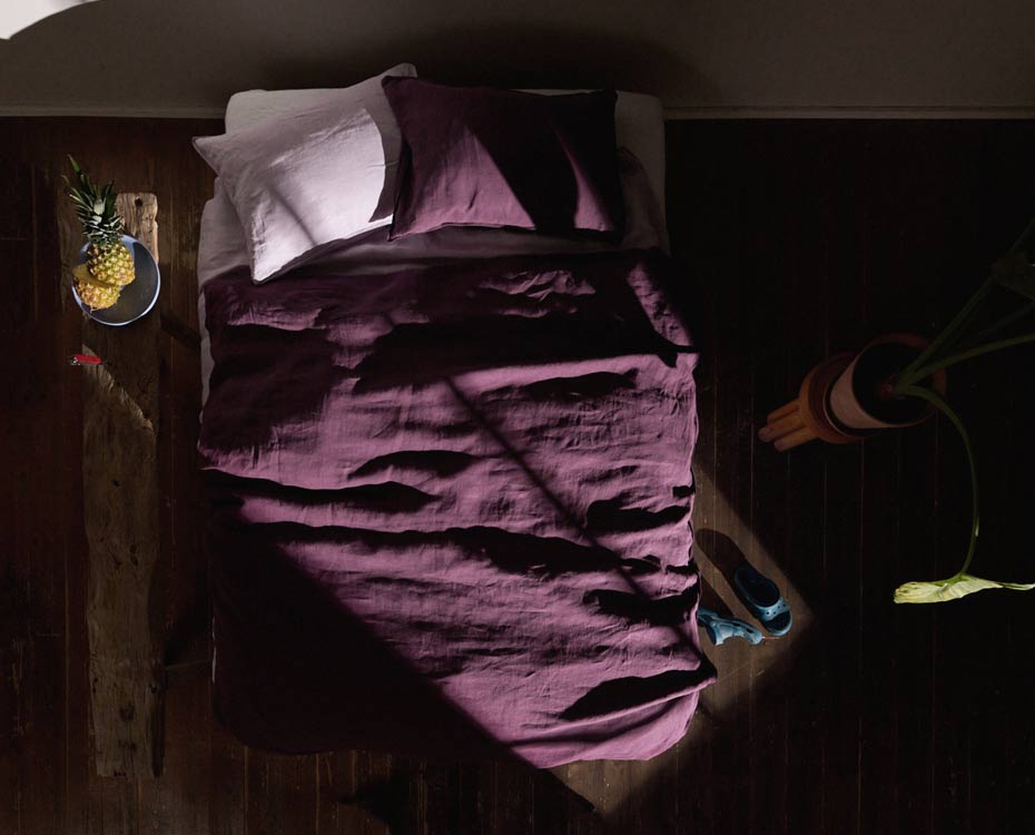 Lavie-Bettwaesche_Linus_Plum_Bett