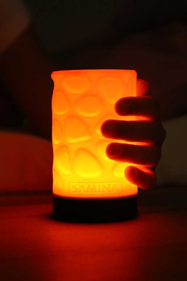 SAMINA-Nachtlicht-Candela_ChronoSleepLight©_Hand