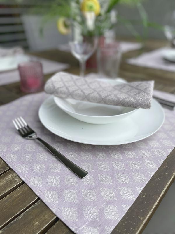 ÜBELHÖR_Halbleinen-Tischwäsche_Ornament-1-Ornament-2_mauve_1