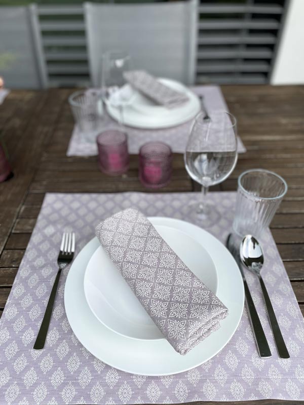 ÜBELHÖR_Halbleinen-Tischwäsche_Ornament-1-Ornament-2_mauve_2