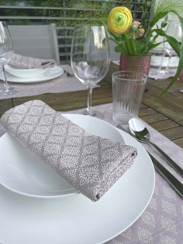 ÜBELHÖR_Halbleinen-Tischwäsche_Ornament-1-Ornament-2_mauve_4