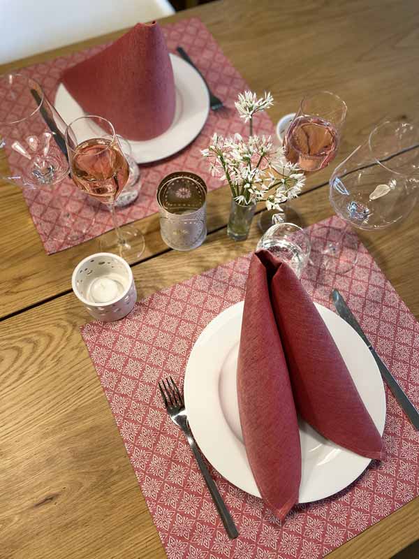 ÜBELHÖR_Halbleinen-Tischwäsche_Ornament-2_Loriella_rot_7