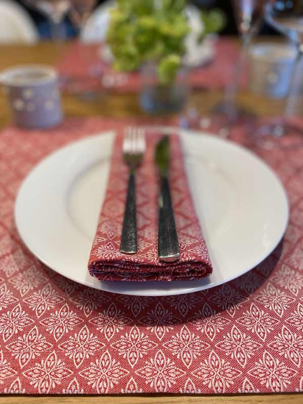 ÜBELHÖR_Halbleinen-Tischwäsche_Ornament-2_rot_2