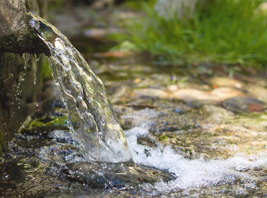 Hexagonales-Wasser_HEIMisch-#70_Bild-im-Text_Quellwasser