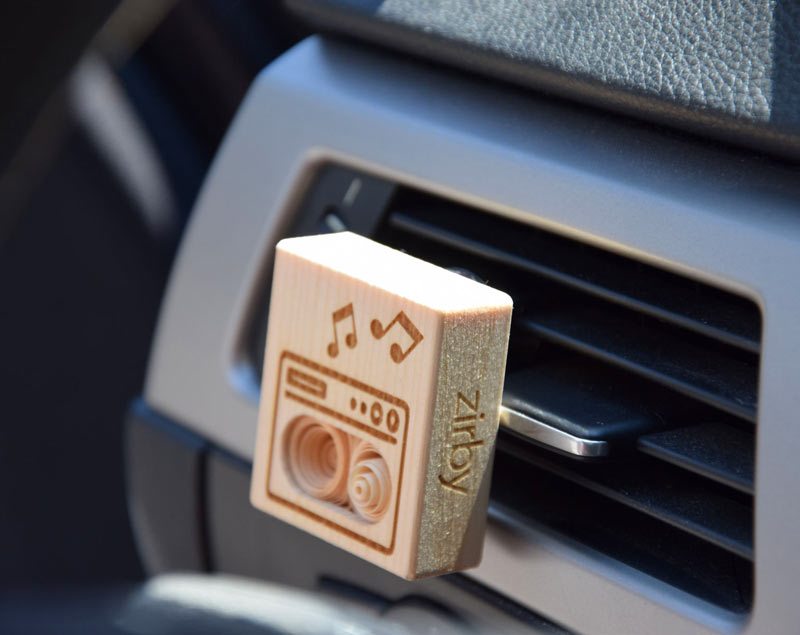 ZIRBY_Autoduft_Radio_seitlich
