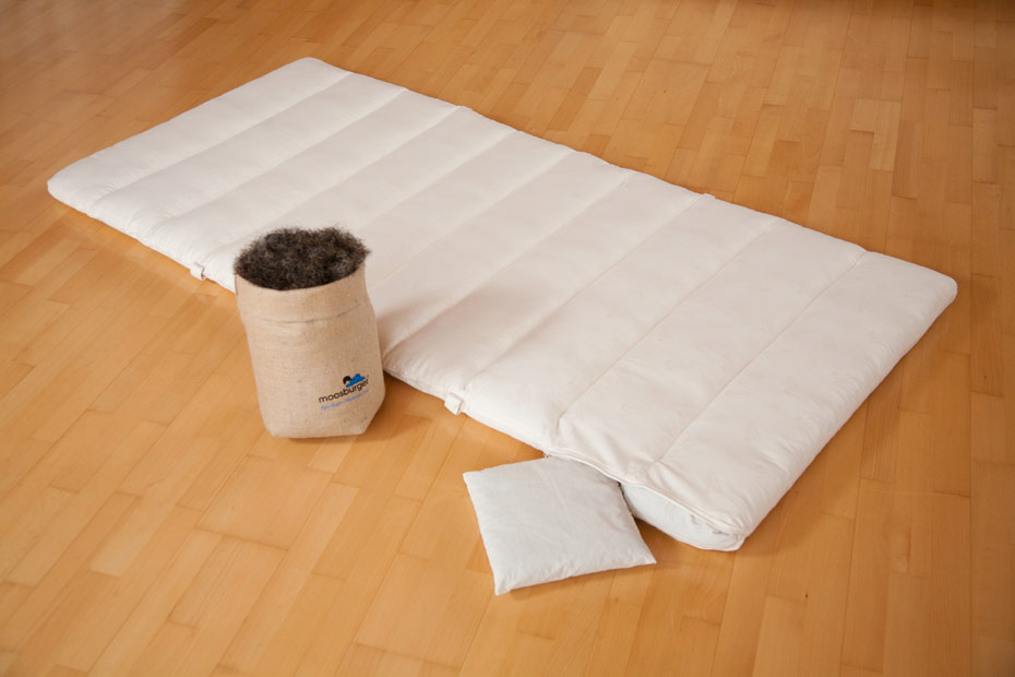 MOOSBURGER-Rosshaar-Topper_Biocen_MA-RS_mit-Jutensack