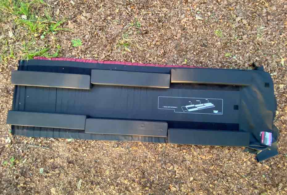 Outdoor-Campingbett-Black-Grizzly_von-unten