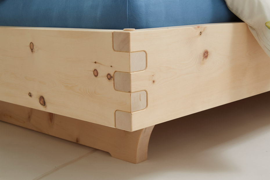 Mondholz-Bett-Argento-Luna_Detail Eckverbindung