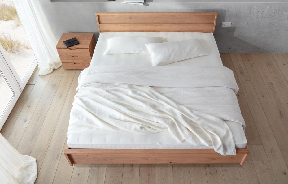 DORMIENTE-Massivholzbett_Mira_Wangenfuss_1